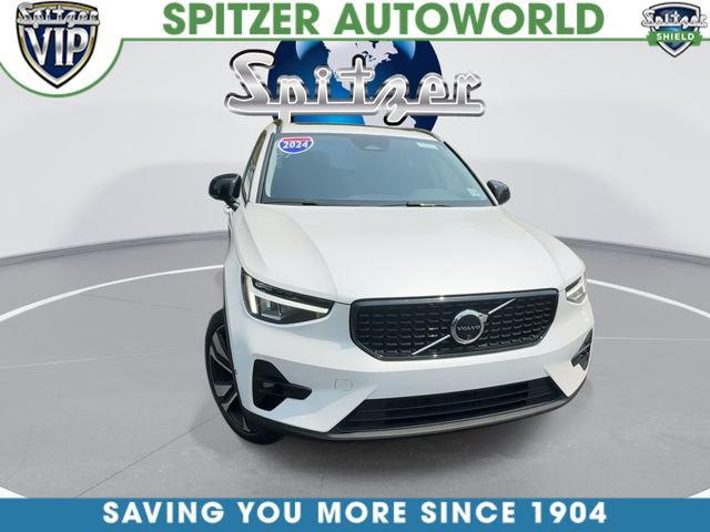 Used 2024 Volvo XC40 B5 Plus w/ Protection Package Premier AWD/4WD image 2