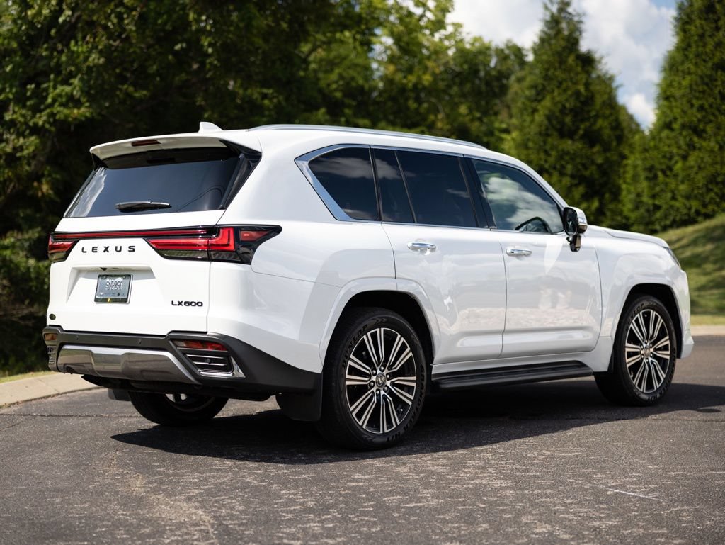 Used 2025 Lexus LX 600 4WD w/ Accessory Package (2T) image 7