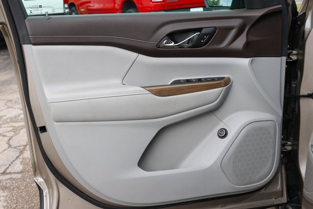 Used 2023 GMC Acadia SLE w/ Driver Convenience Package image 11