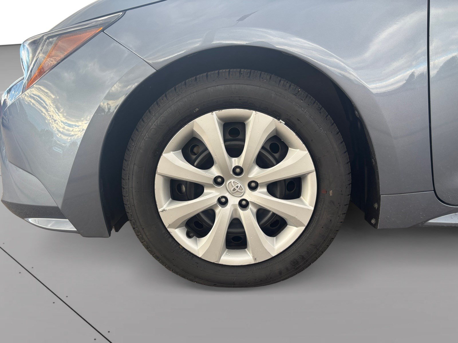 Used 2024 Toyota Corolla LE FWD image 9