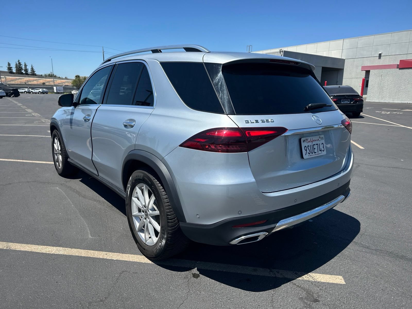 Used 2025 Mercedes-Benz GLE 350 4MATIC w/ Driver Assistance Package image 3