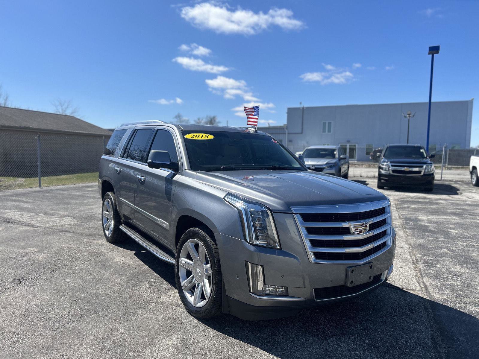 Used 2018 Cadillac Escalade Luxury AWD/4WD image 3