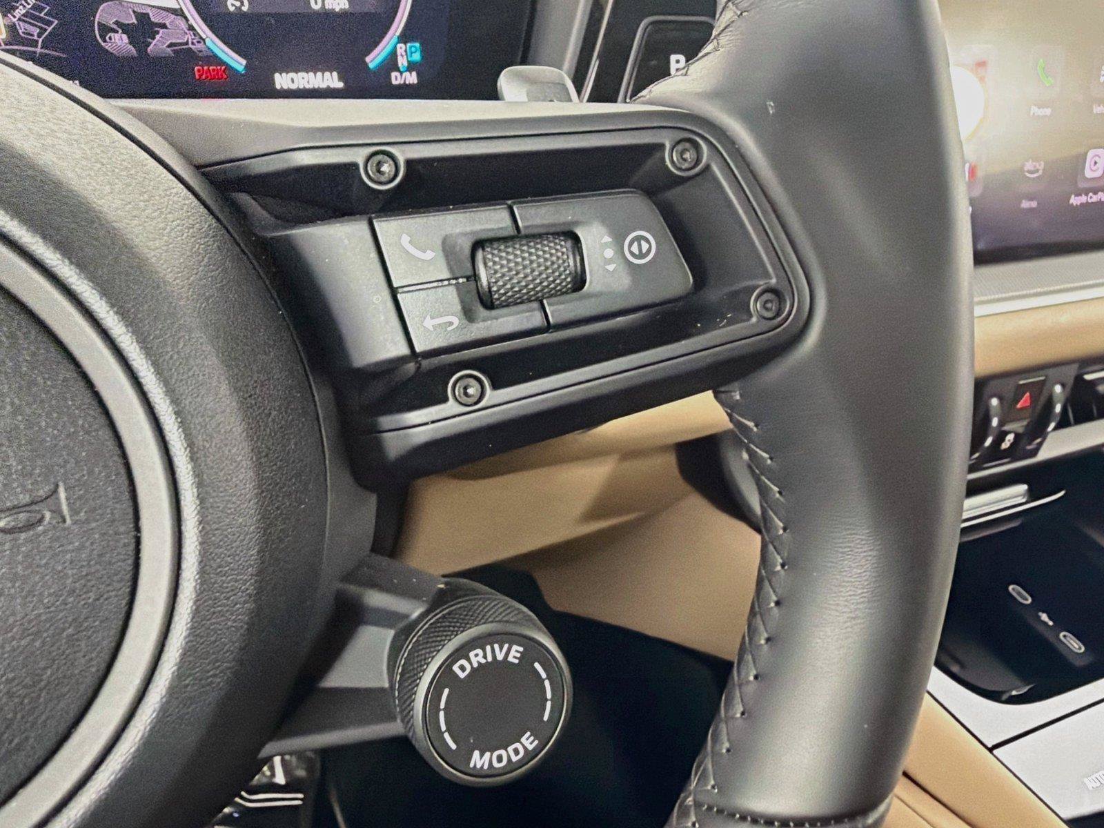 Certified 2026 Porsche Cayenne AWD/4WD image 15