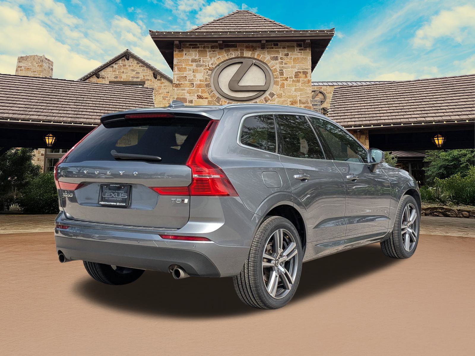 Used 2021 Volvo XC60 T5 Momentum w/ Advanced Package AWD/4WD image 2