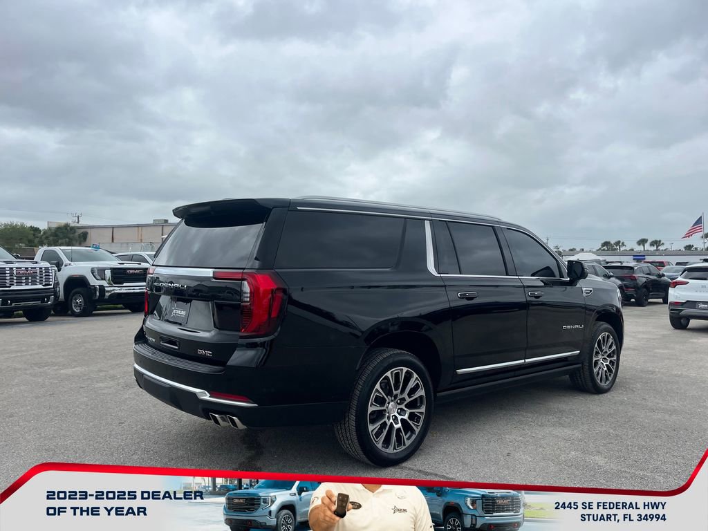 Used 2025 GMC Yukon XL Denali w/ Denali Reserve Package image 7