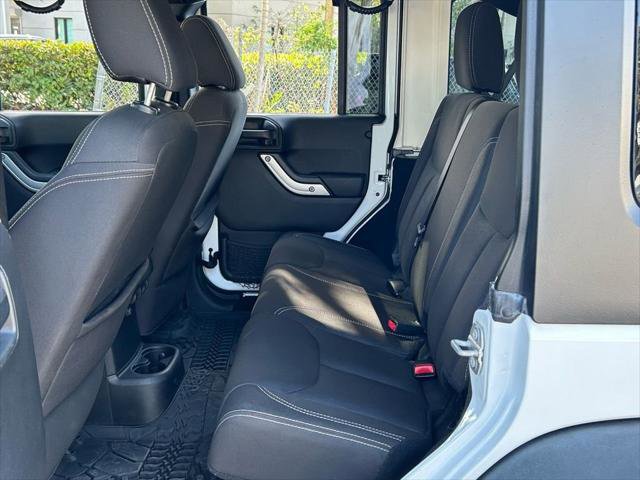 Certified 2017 Jeep Wrangler Unlimited Rubicon w/ Connectivity Group image 26