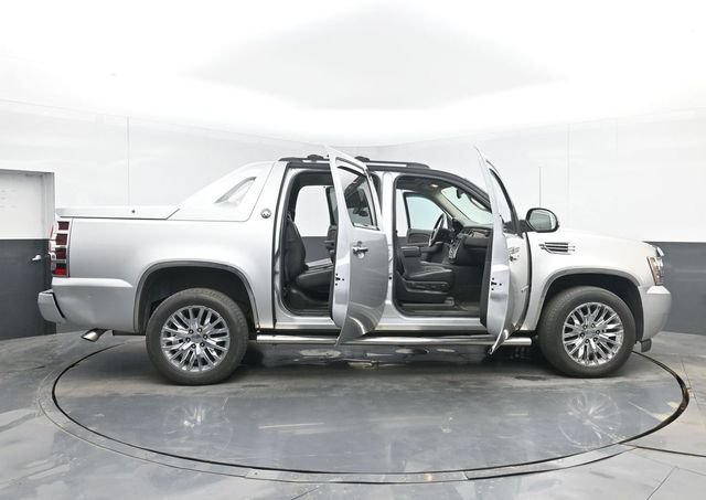 Used 2013 Chevrolet Avalanche LT AWD/4WD image 47
