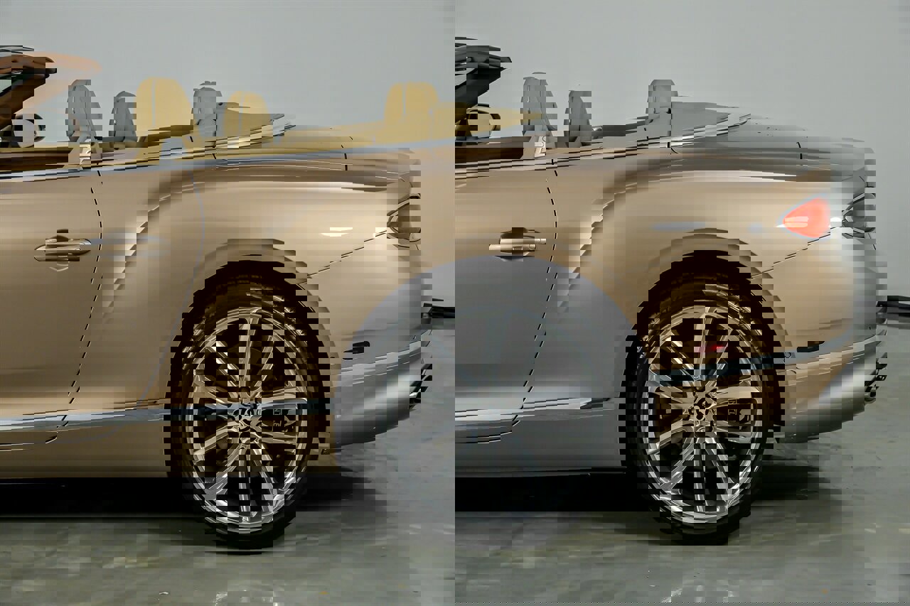 Used 2021 Bentley Continental GT image 9