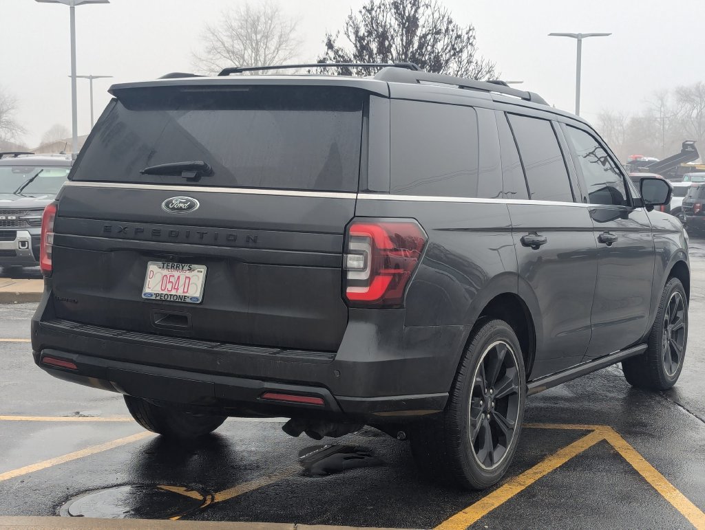 Used 2023 Ford Expedition Limited AWD/4WD image 3