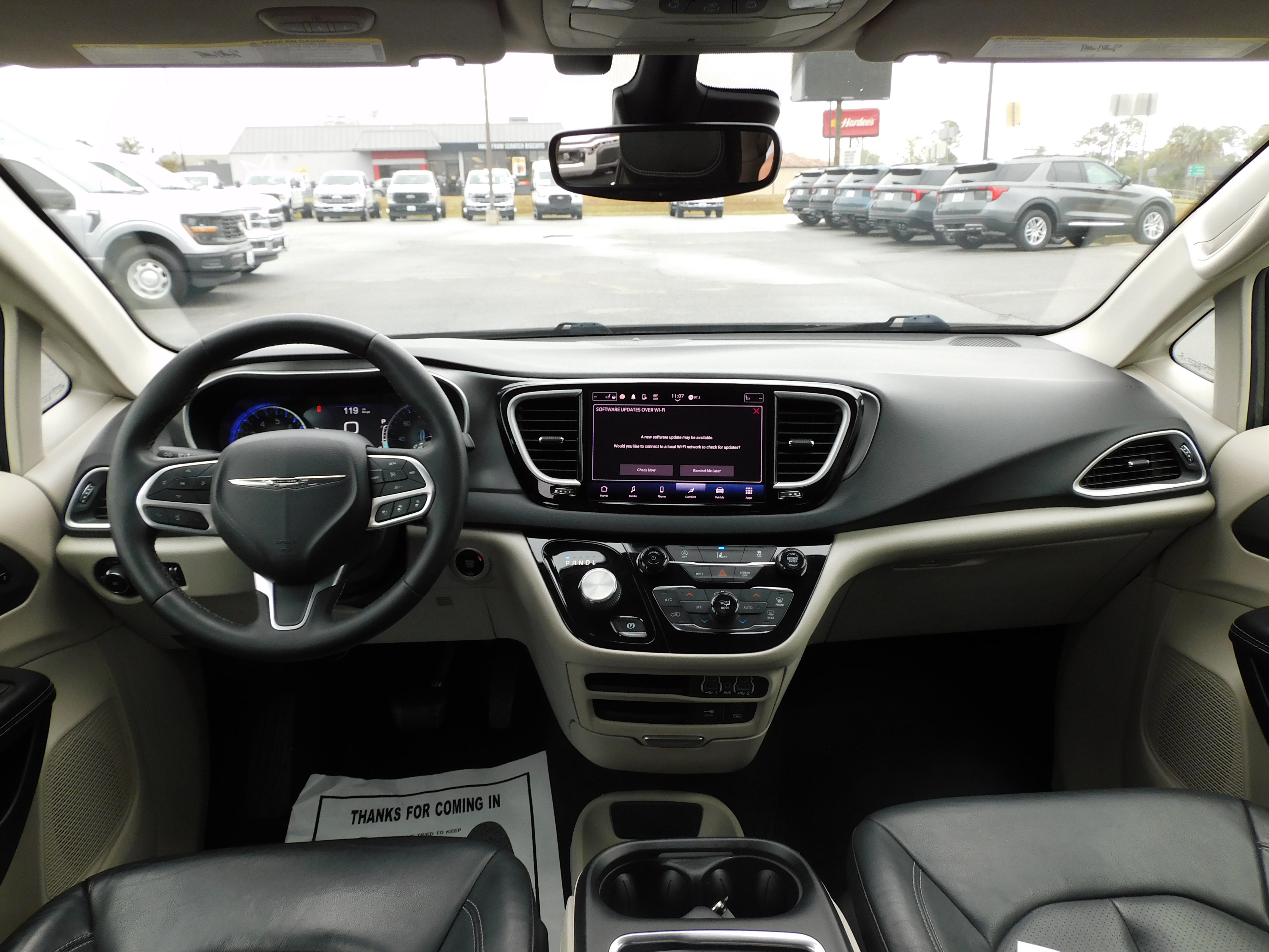 Used 2022 Chrysler Pacifica Touring-L image 13