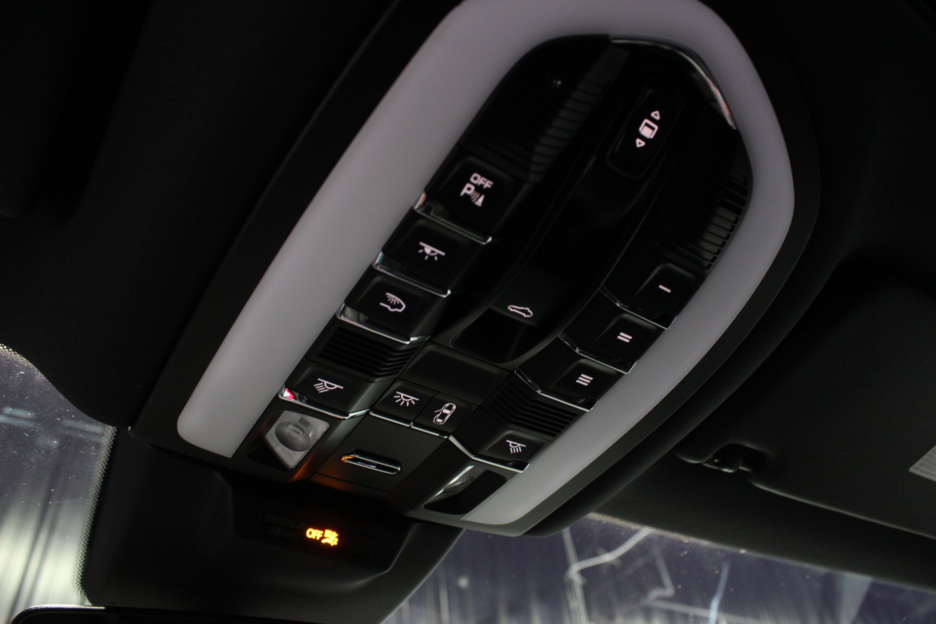 Used 2023 Porsche Macan GTS w/ Premium Package Plus image 27