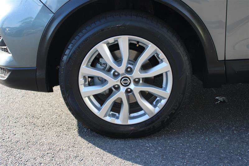 Used 2021 Nissan Rogue Sport SV FWD image 17