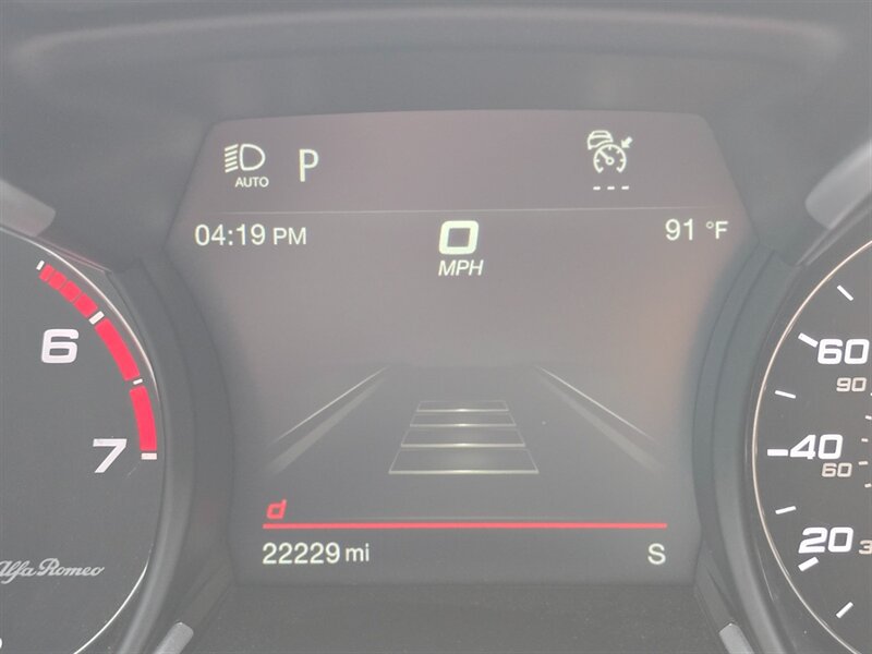 Used 2023 Alfa Romeo Stelvio Veloce AWD/4WD image 5