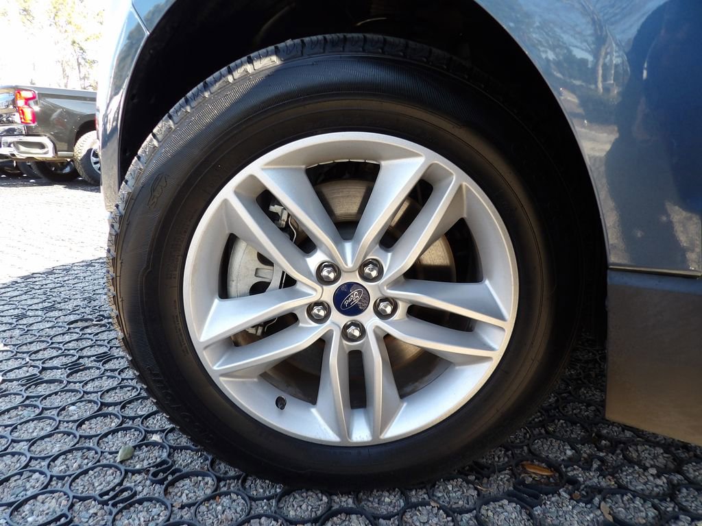 Used 2018 Ford Edge SEL image 25