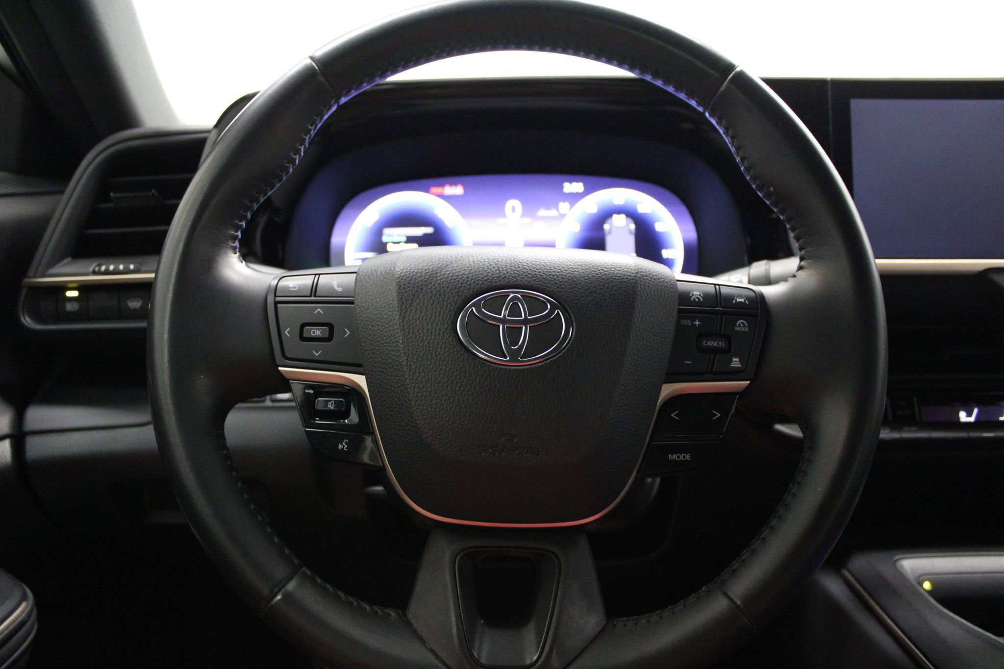 Used 2023 Toyota Crown AWD/4WD image 29