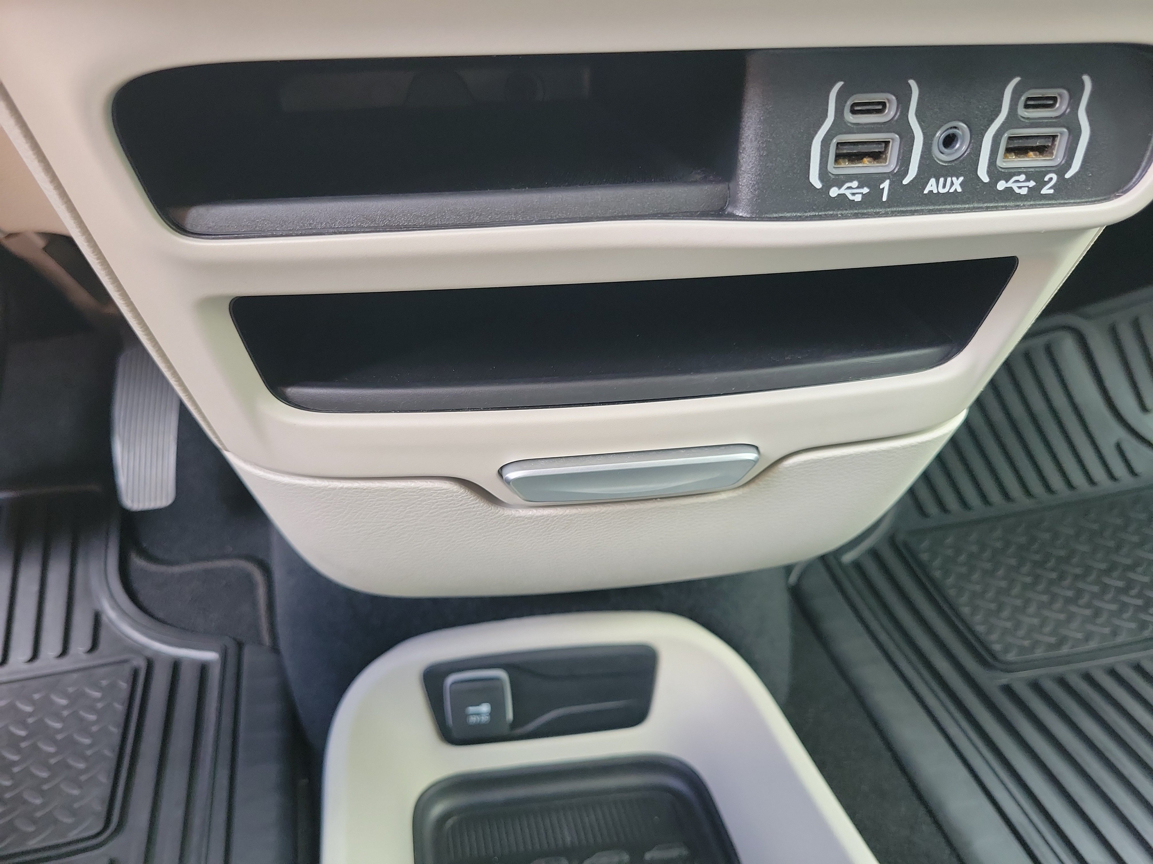 Used 2023 Chrysler Pacifica Touring-L FWD image 30