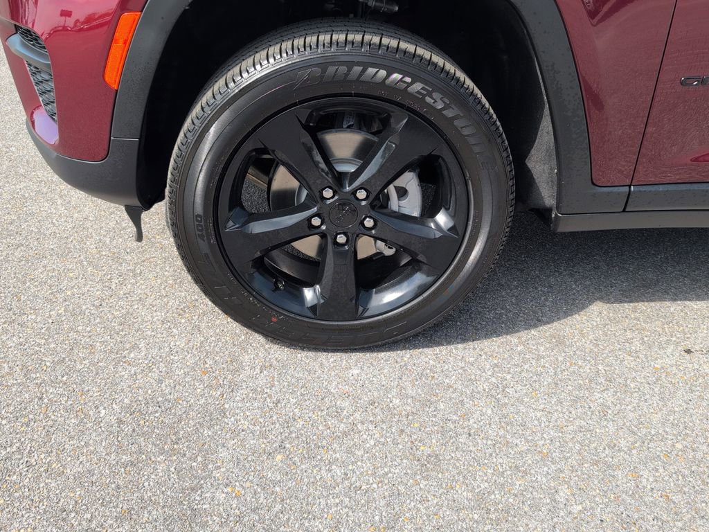 New 2025 Jeep Grand Cherokee Altitude image 9