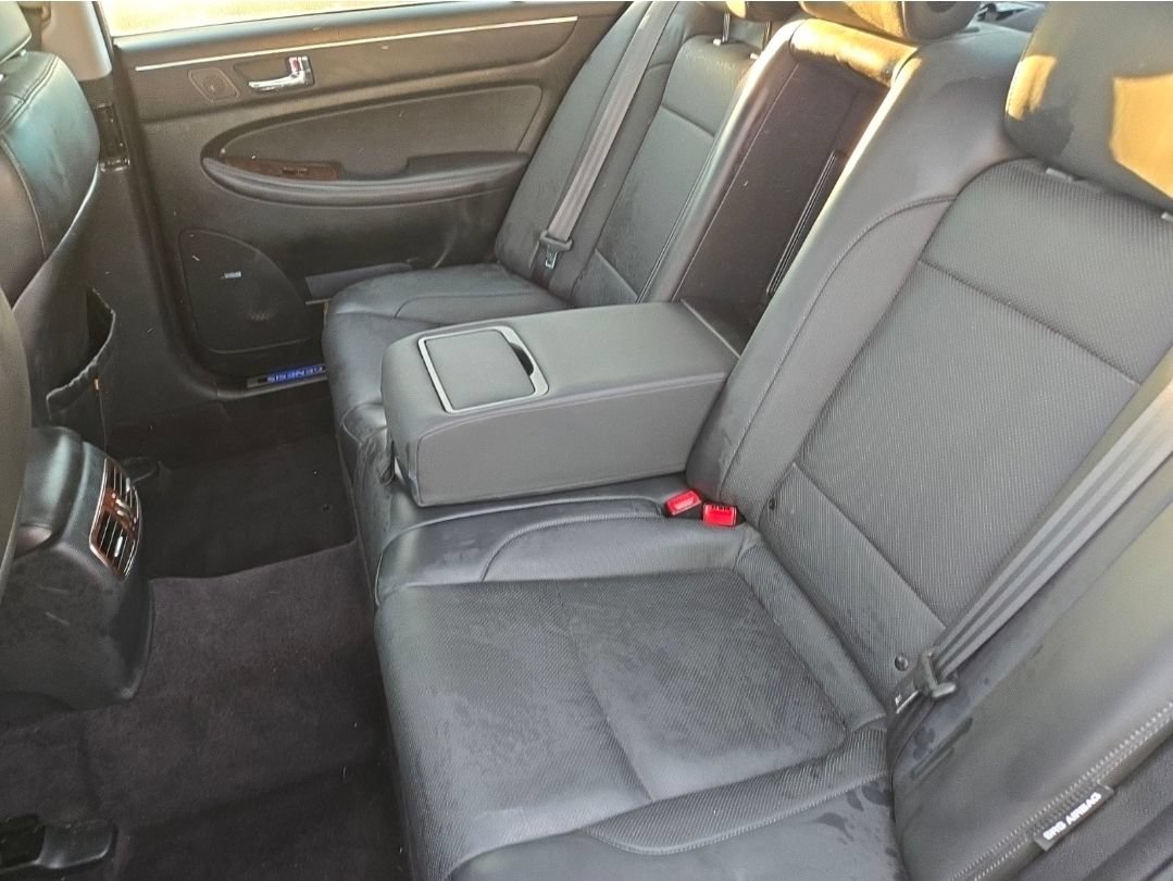 Used 2011 Hyundai Genesis 4.6 RWD image 15