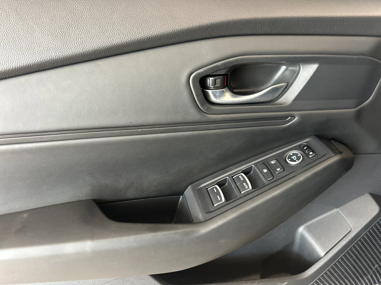 Used 2025 Honda Accord SE image 11
