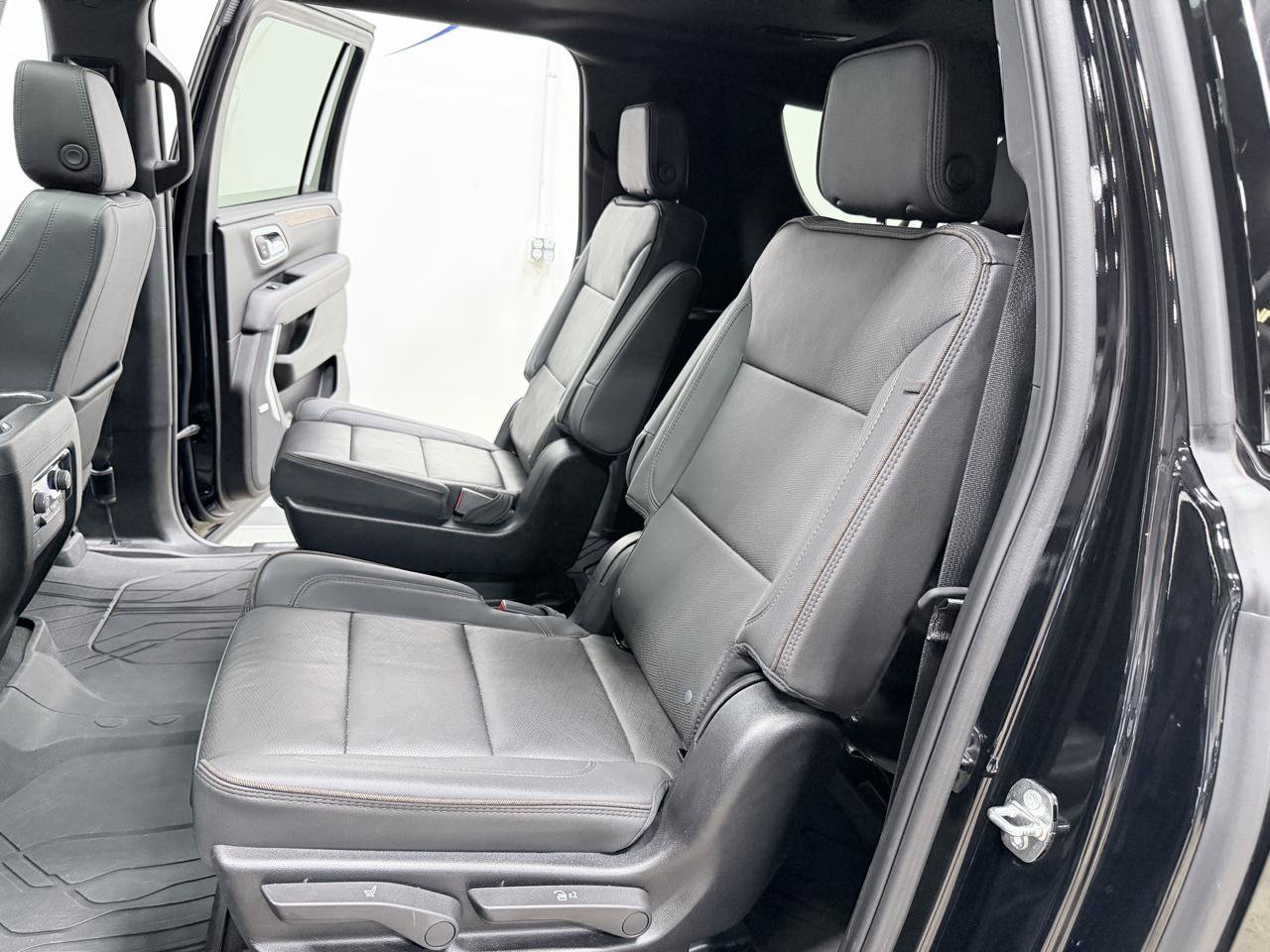 Used 2023 Chevrolet Suburban High Country w/ Max Trailering Package AWD/4WD image 31