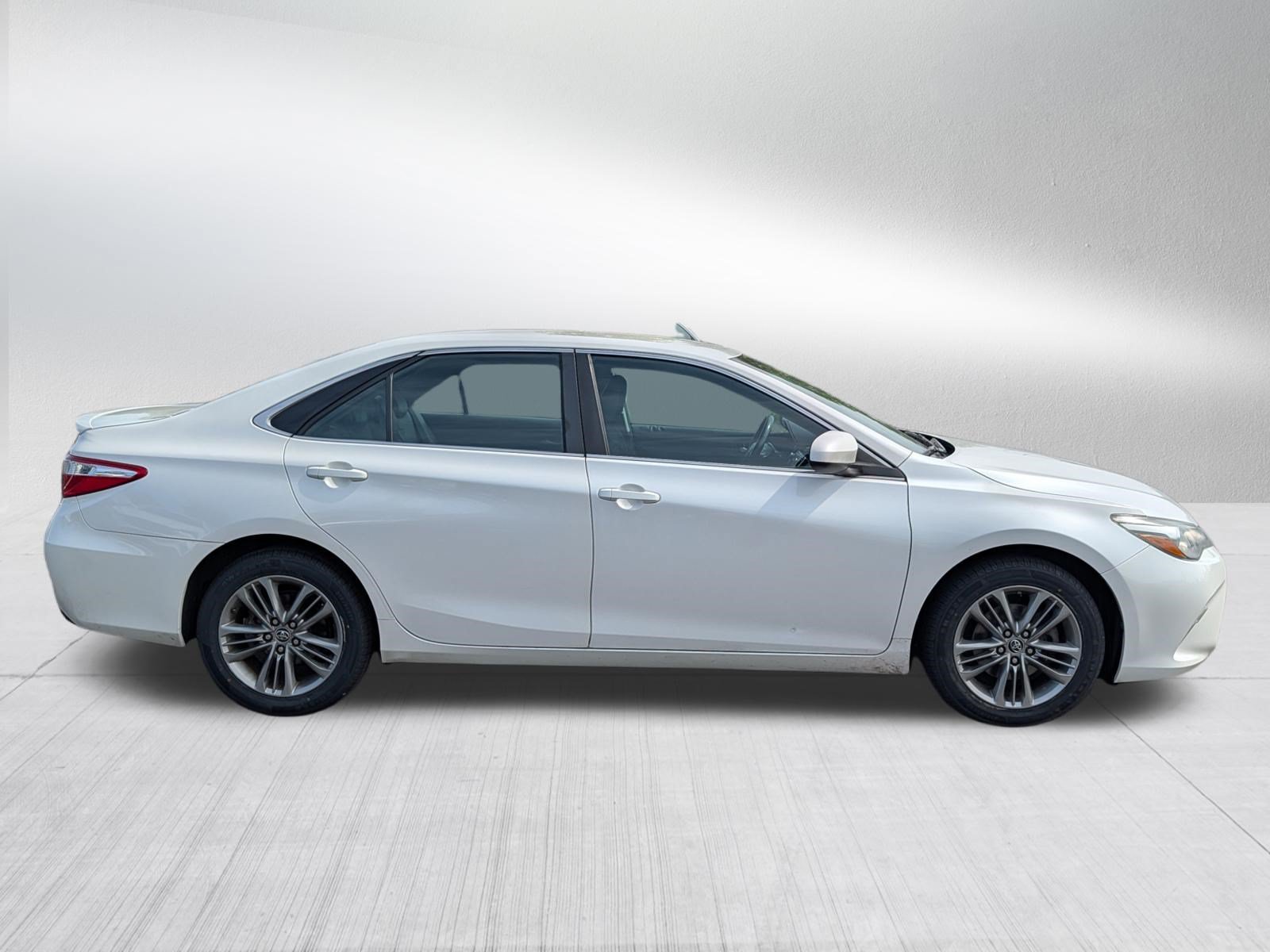 Used 2015 Toyota Camry SE FWD image 8