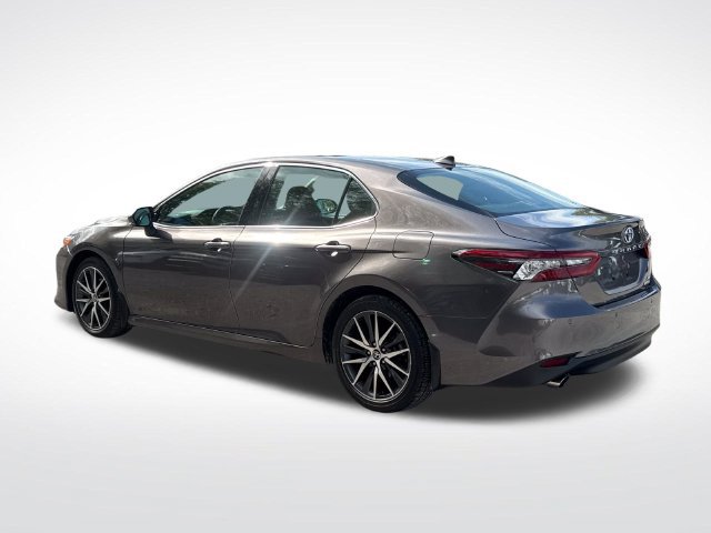 Used 2022 Toyota Camry XLE w/ Navigation Upgrade Package FWD image 3