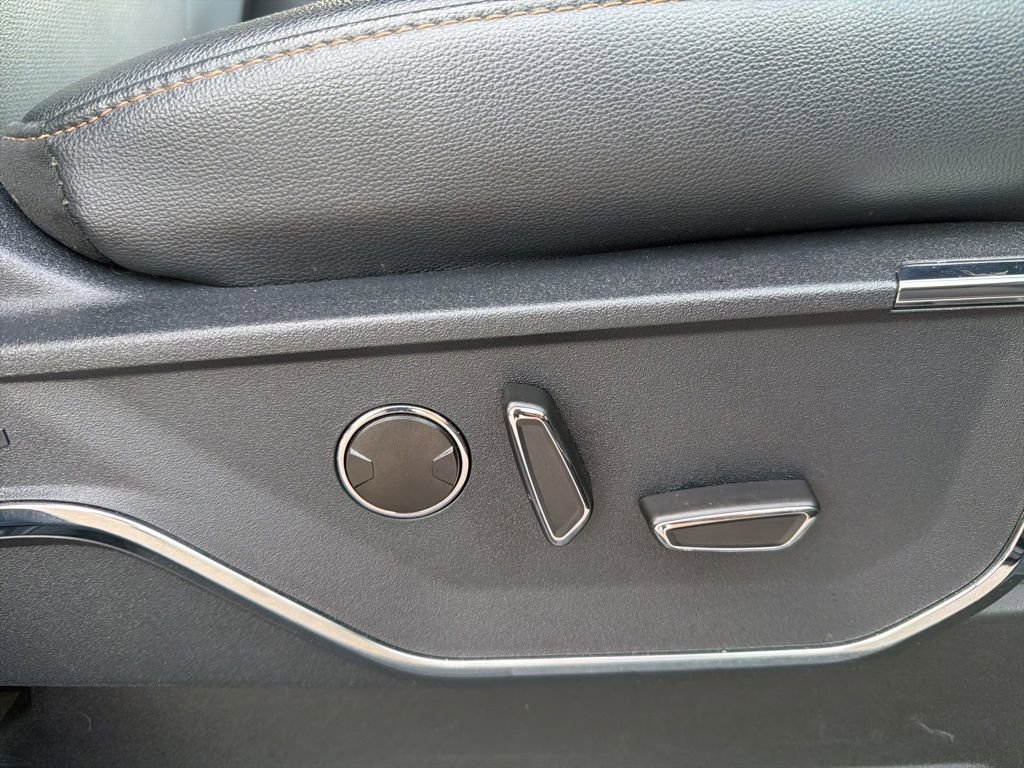 Used 2022 Ford F150 Lightning Lariat image 33