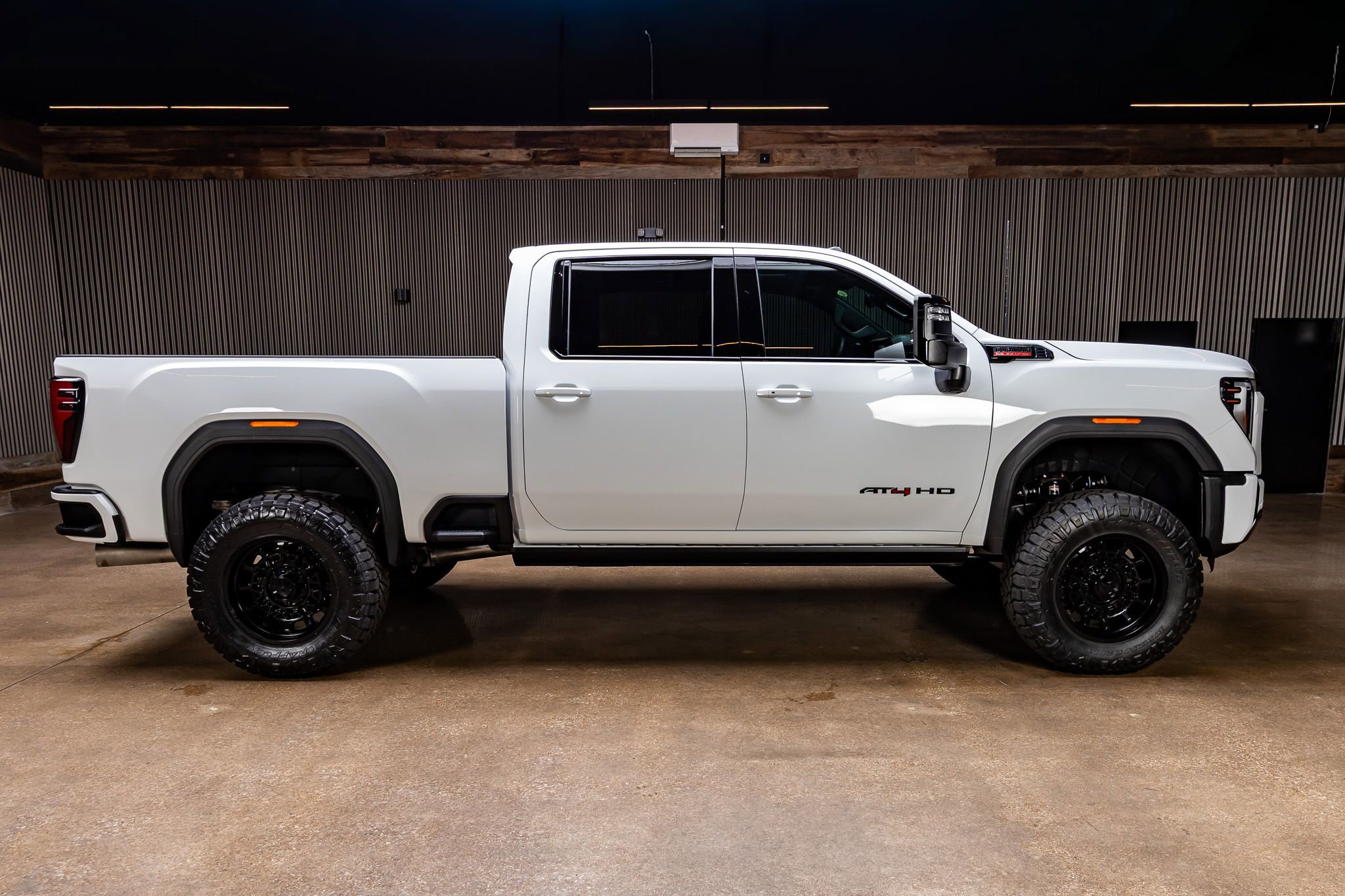 Used 2025 GMC Sierra 2500 AT4 w/ AT4 Premium Plus Package image 11