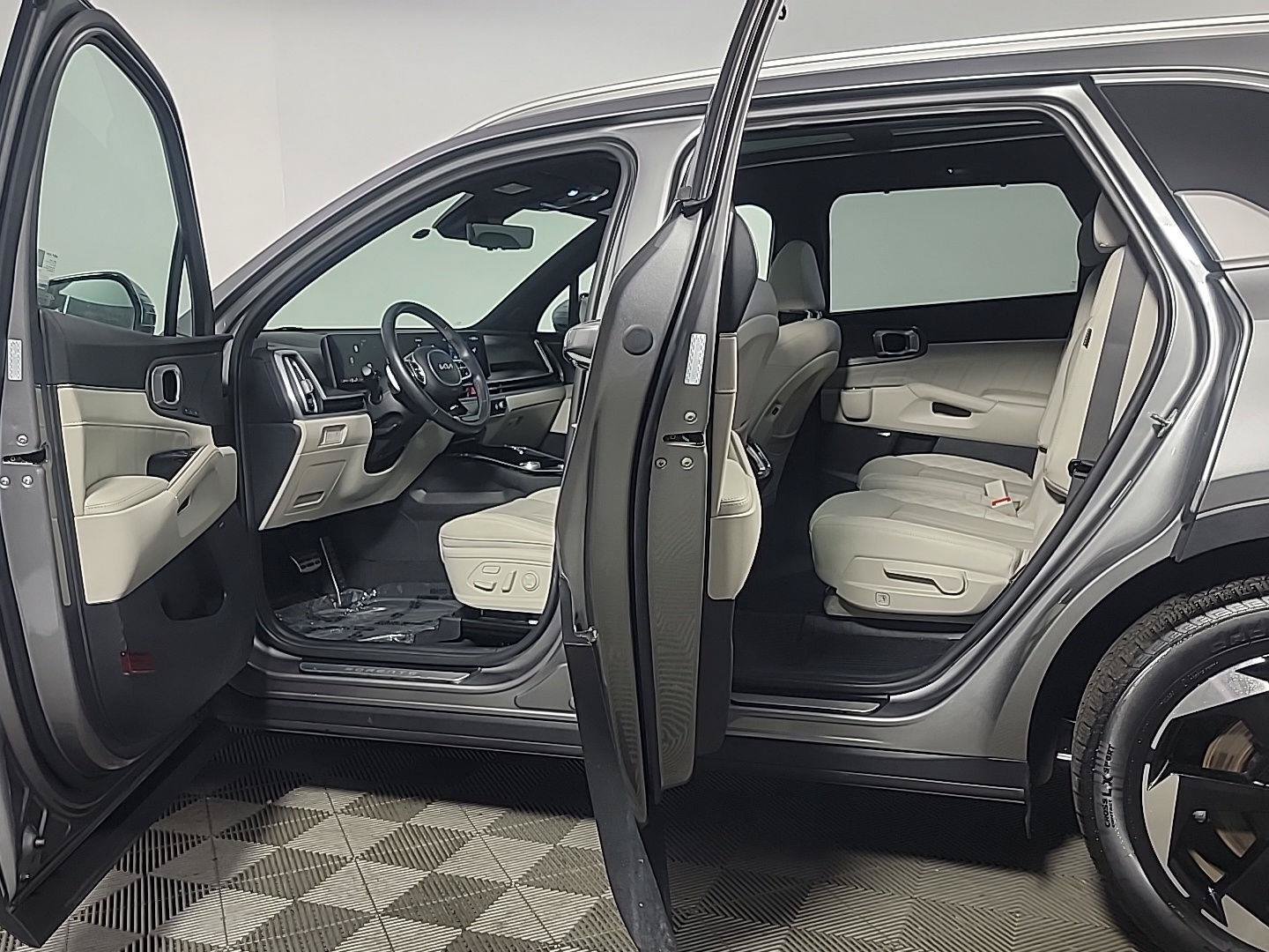 Certified 2025 Kia Sorento SX Prestige AWD/4WD image 16
