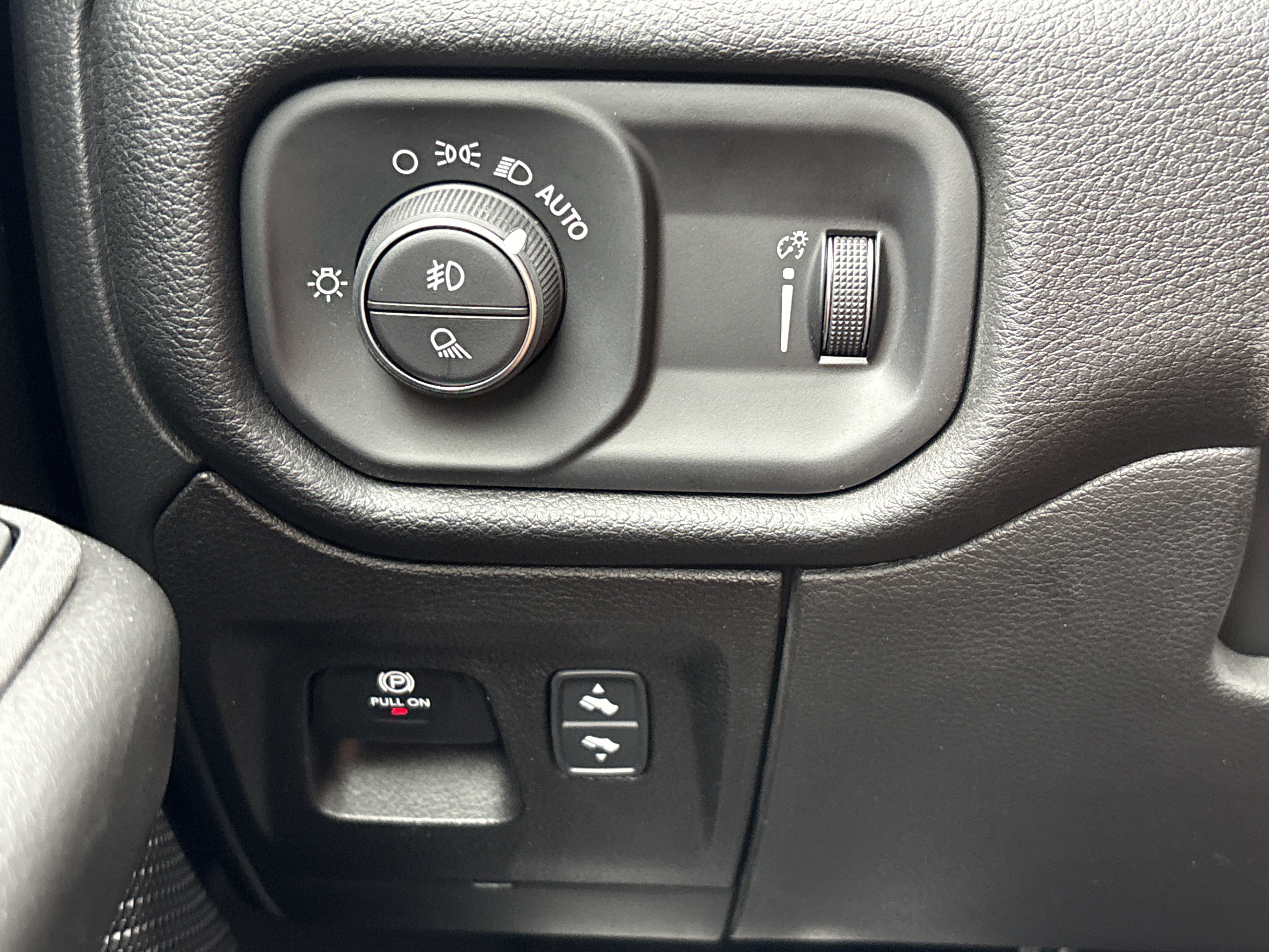 Certified 2025 RAM 1500 Big Horn w/ Night Edition AWD/4WD image 32