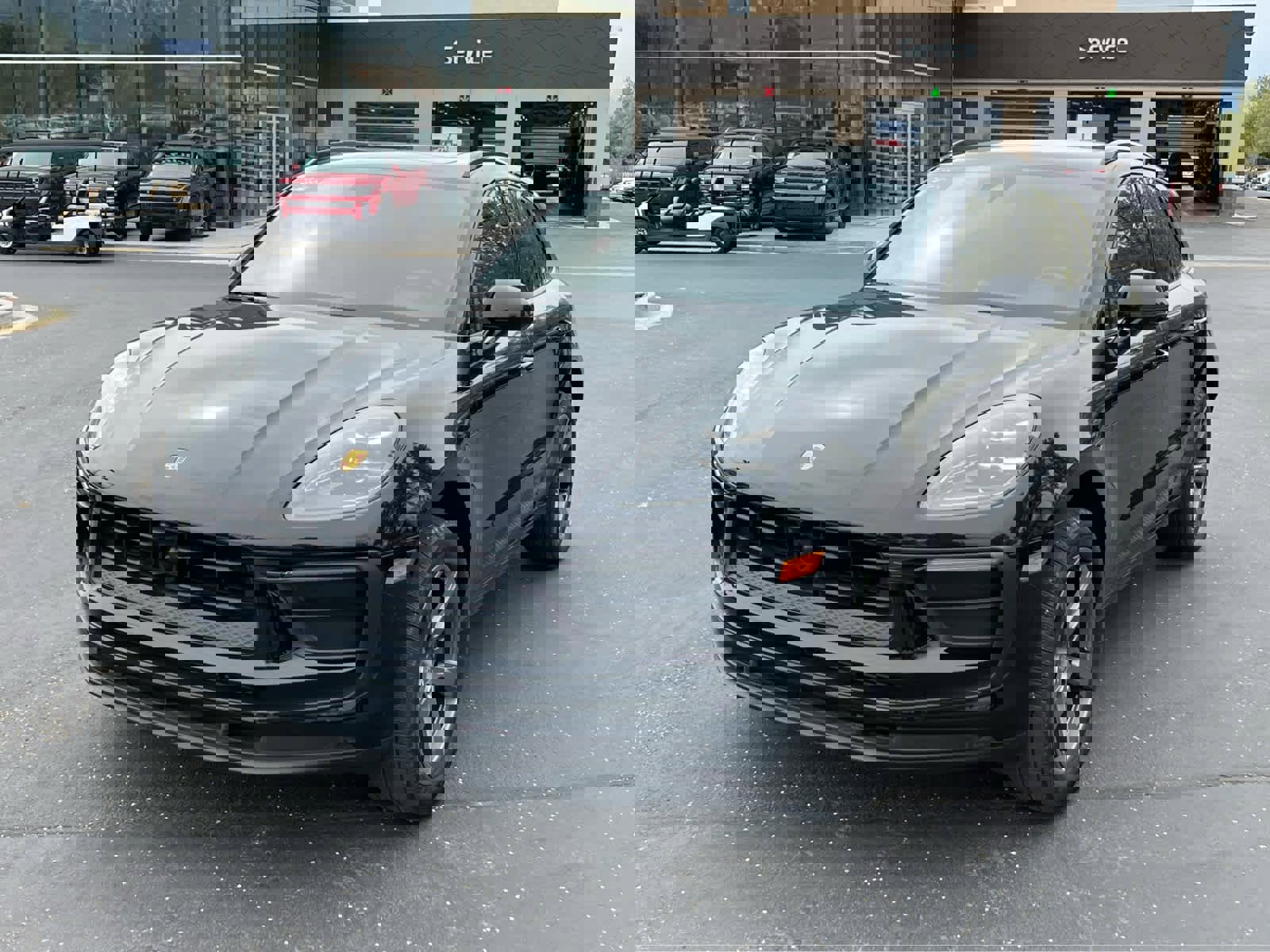 Used 2024 Porsche Macan image 2