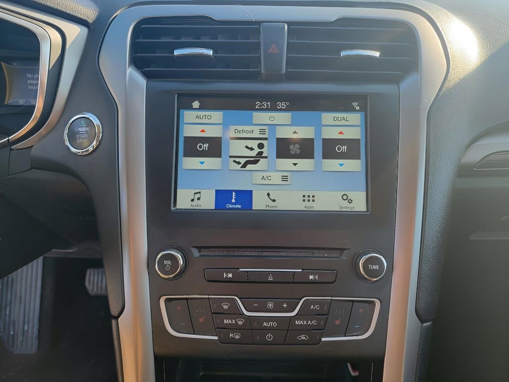 Used 2017 Ford Fusion SE w/ Fusion SE Technology Package image 20