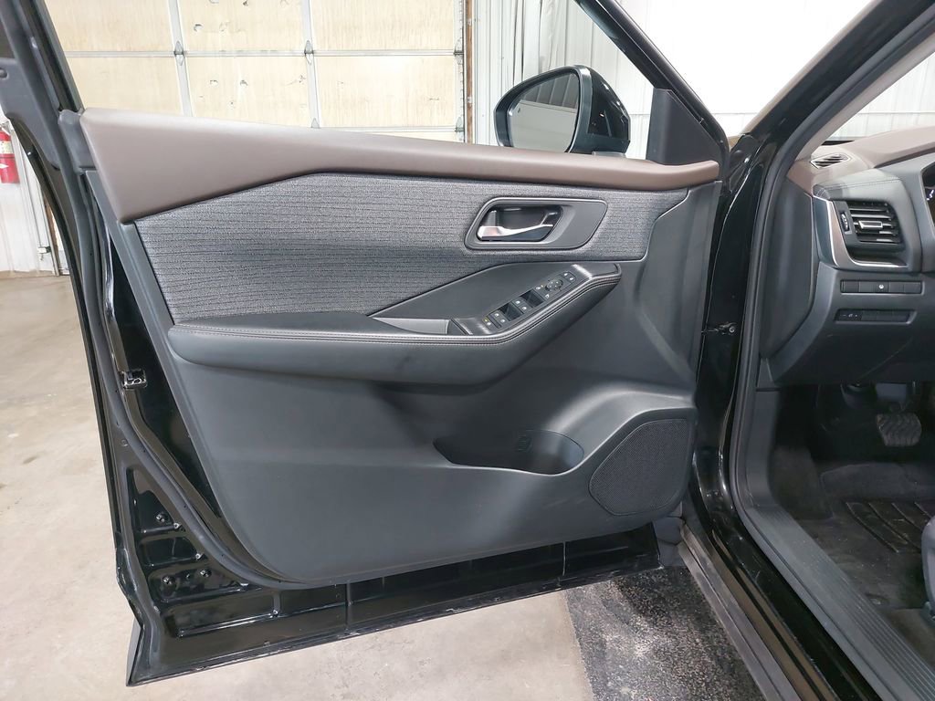 Certified 2023 Nissan Rogue SV image 26