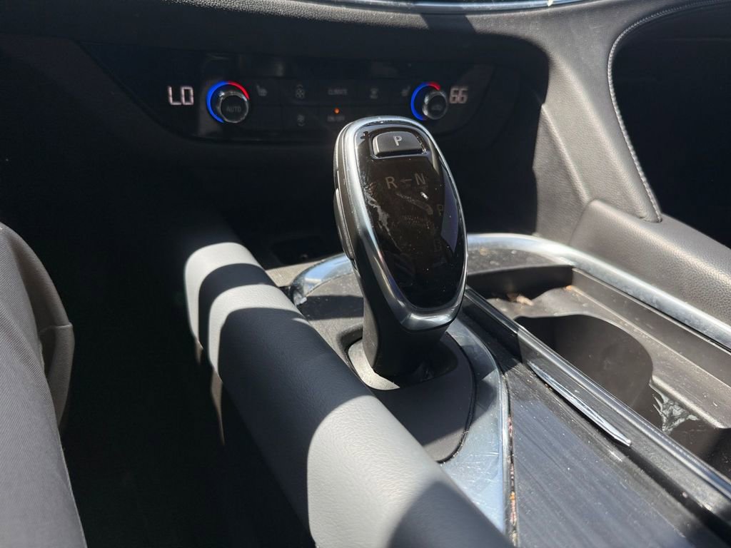 Used 2019 Buick Enclave Essence w/ LPO, Luxury Package image 25