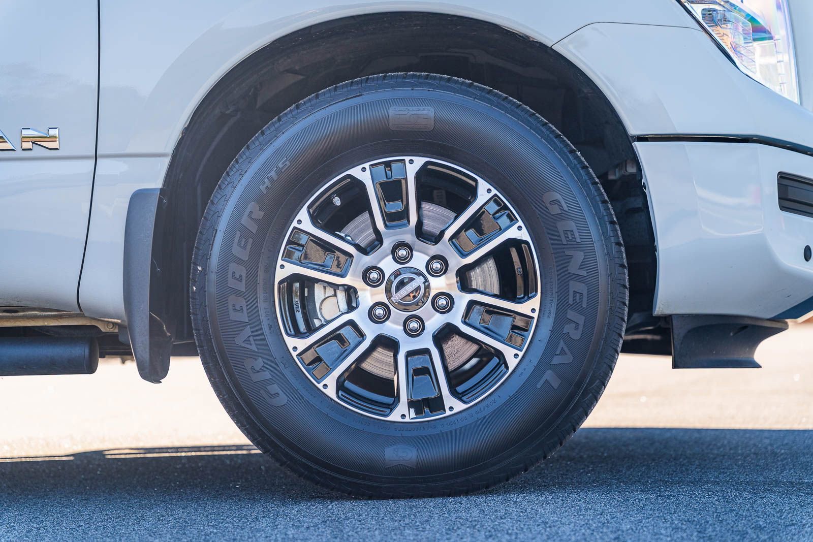 Used 2024 Nissan Titan SV w/ SV Convenience Package image 9