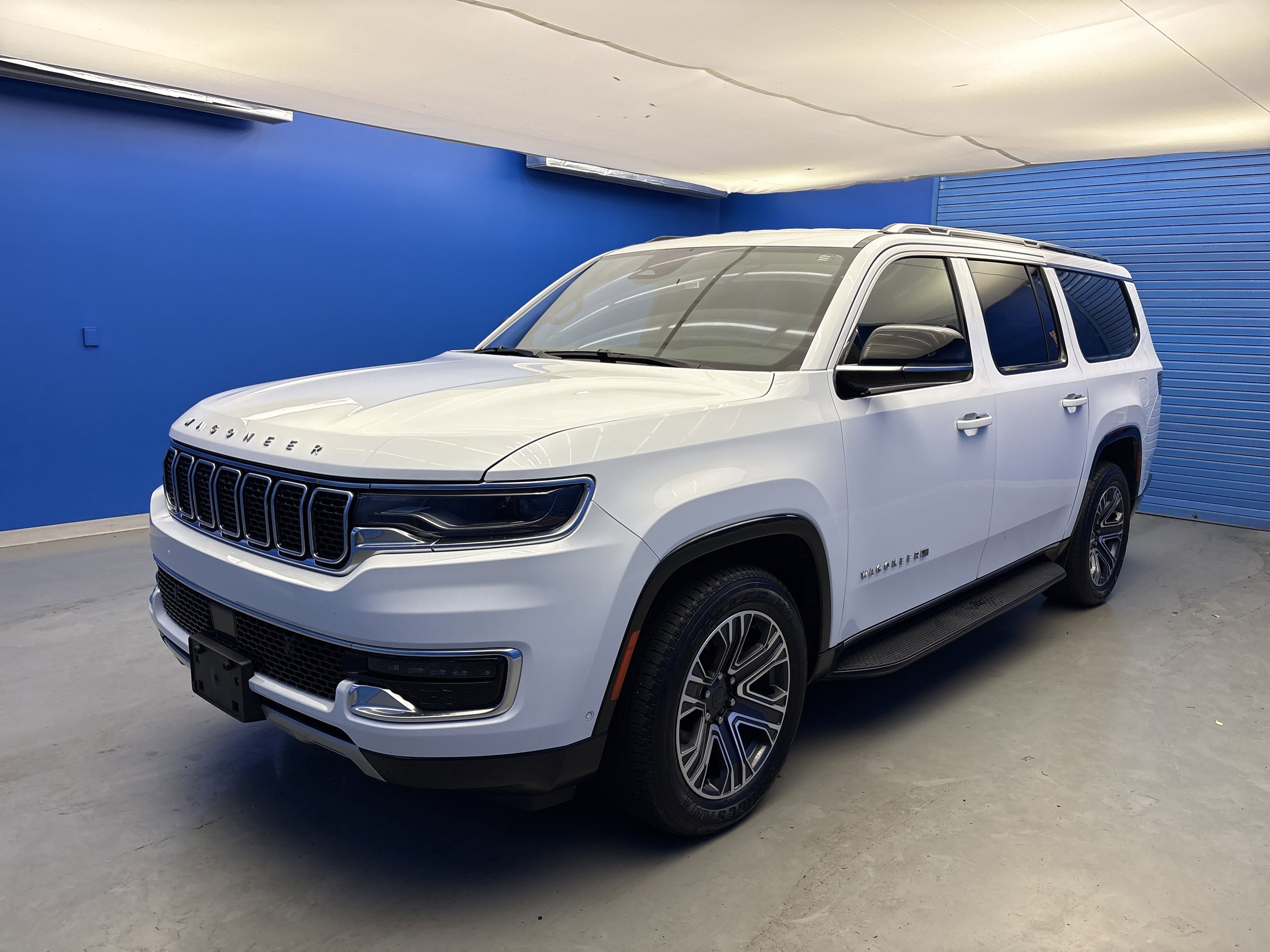 Used 2024 Jeep Wagoneer L Series II w/ Flexible Seating Group image 4