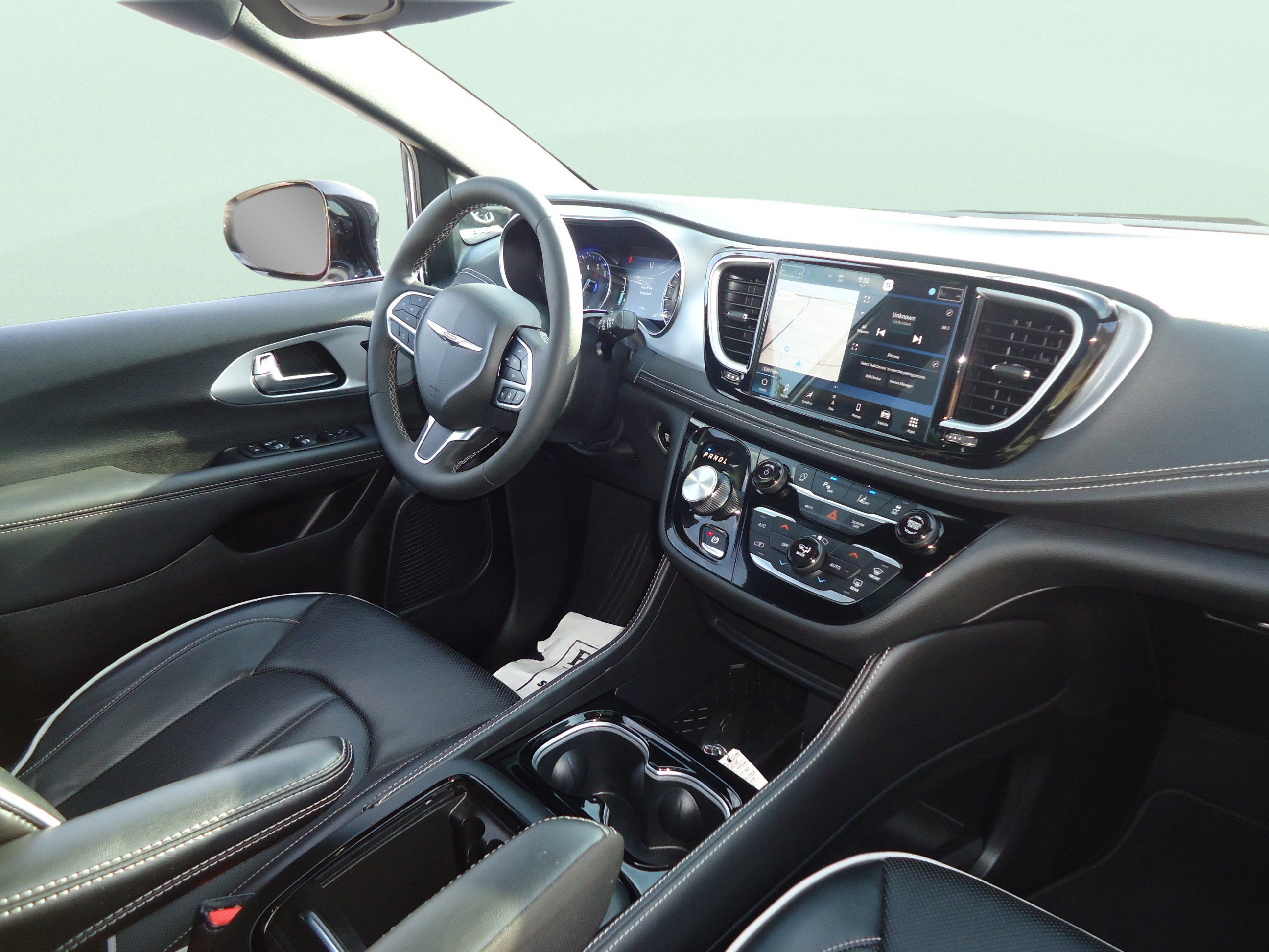 Used 2026 Chrysler Pacifica Limited FWD image 25