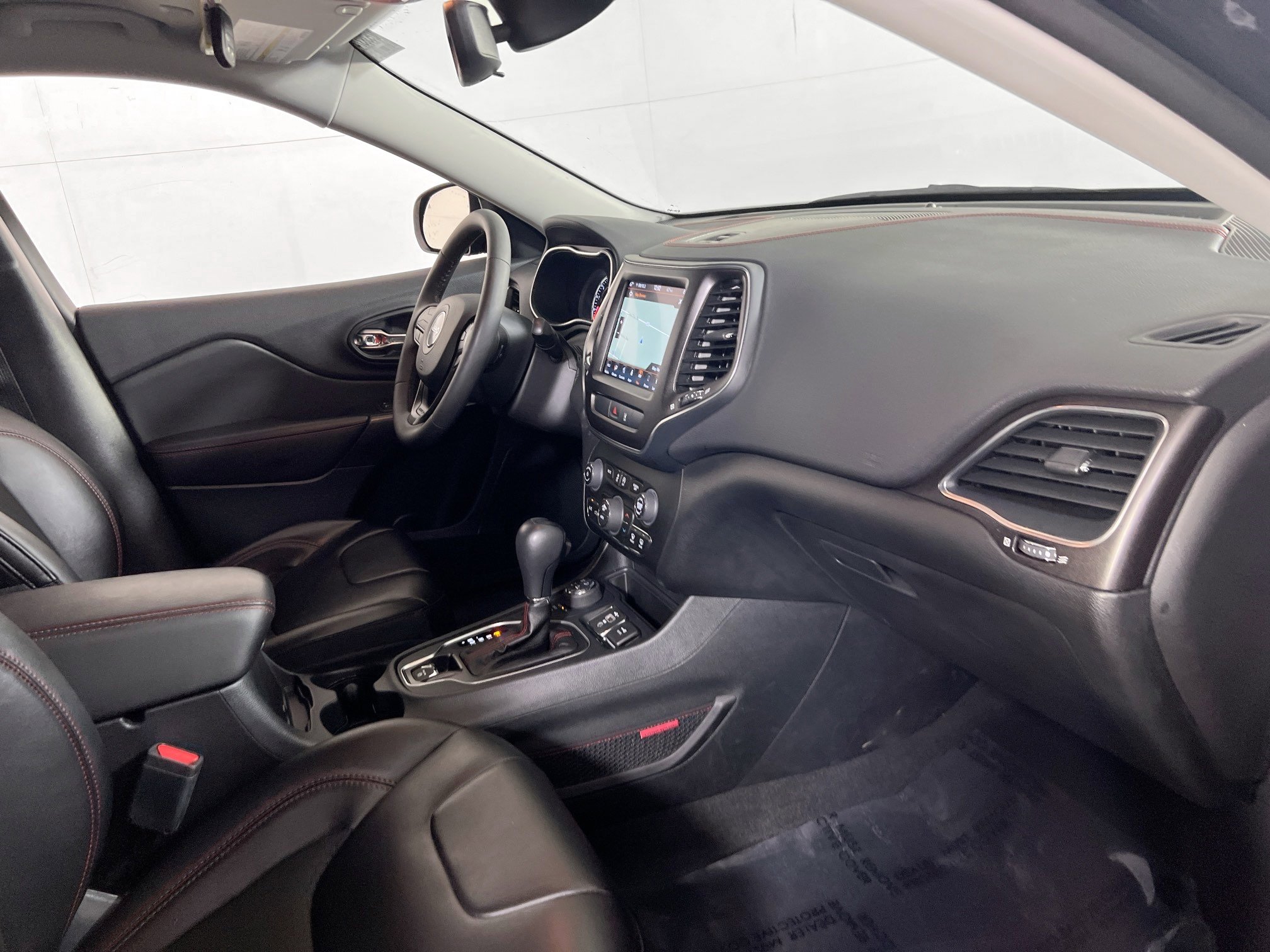 Used 2022 Jeep Cherokee Trailhawk w/ Sound & Nav Group AWD/4WD image 28