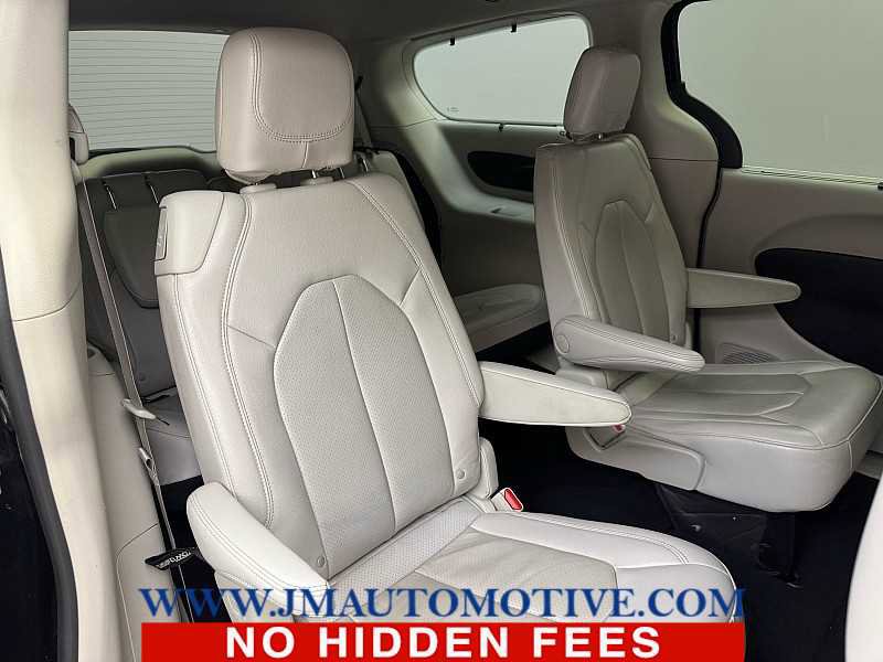 Used 2021 Chrysler Pacifica Touring-L image 21