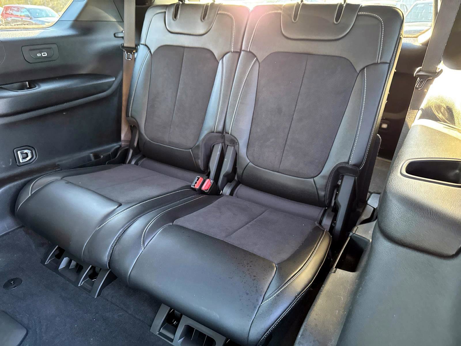 Used 2023 Jeep Grand Cherokee L Laredo image 8