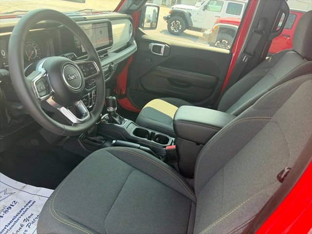 Used 2025 Jeep Wrangler Unlimited Sahara AWD/4WD image 16