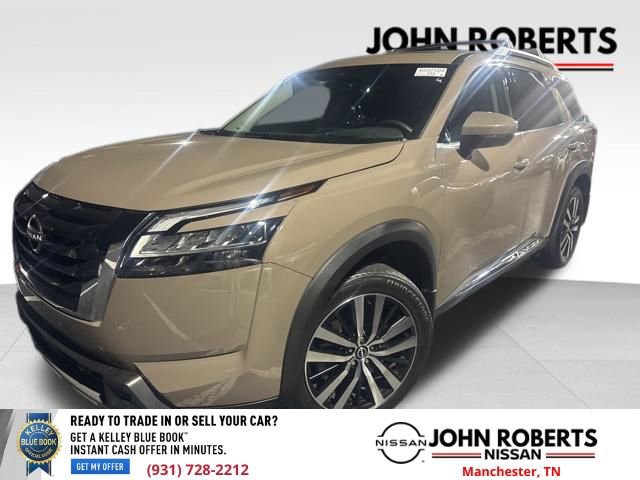 Used 2024 Nissan Pathfinder Platinum image 2
