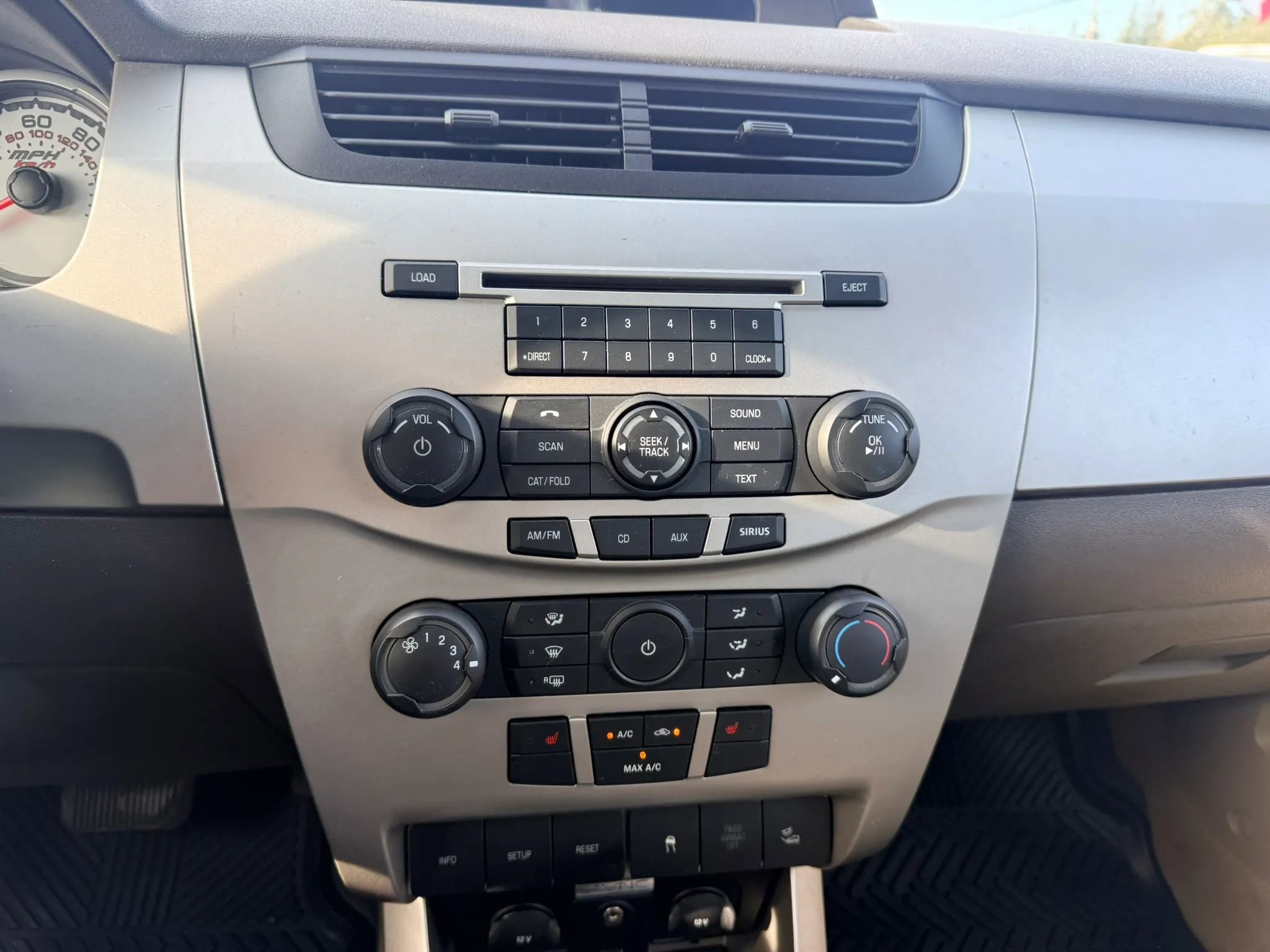 Used 2010 Ford Focus SEL FWD image 25