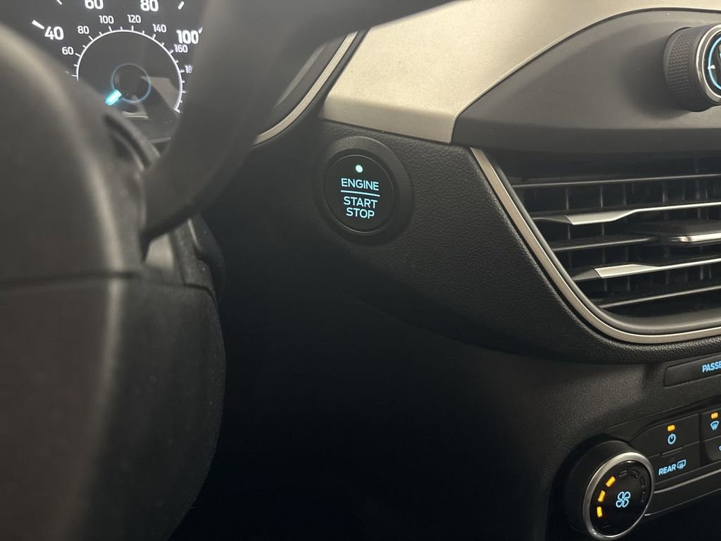 Used 2022 Ford Escape SE image 39