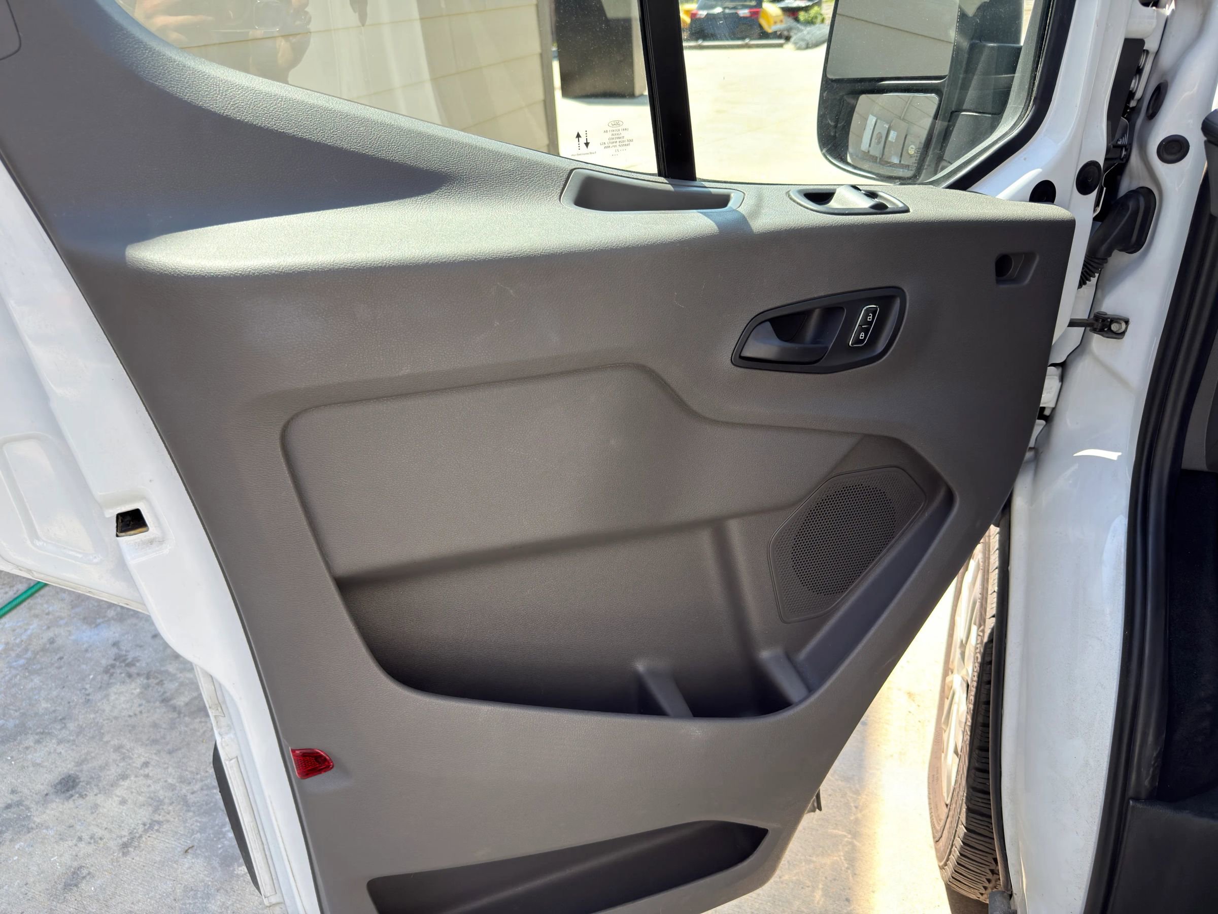 Used 2023 Ford Transit 350 XLT image 25