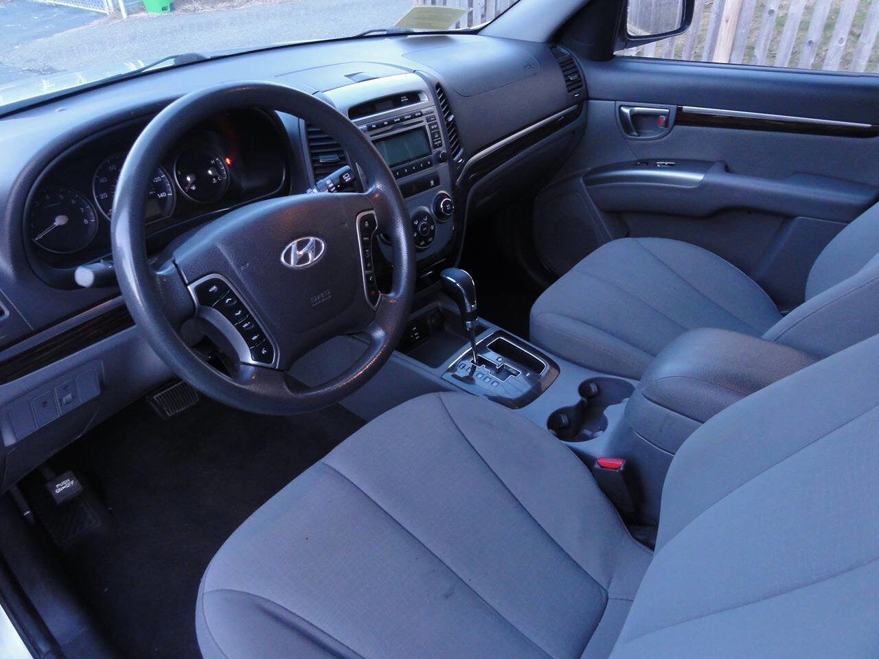 Used 2011 Hyundai Santa Fe GLS image 9