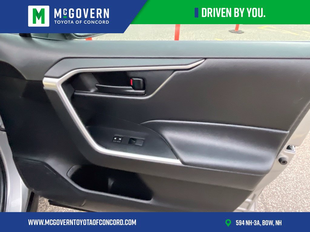 Used 2023 Toyota RAV4 LE AWD/4WD image 25