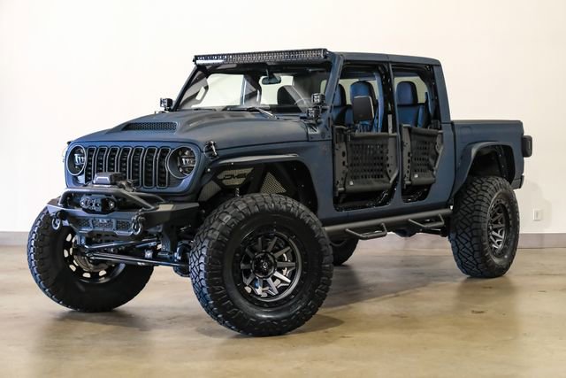 Used 2025 Jeep Gladiator Sport AWD/4WD image 2