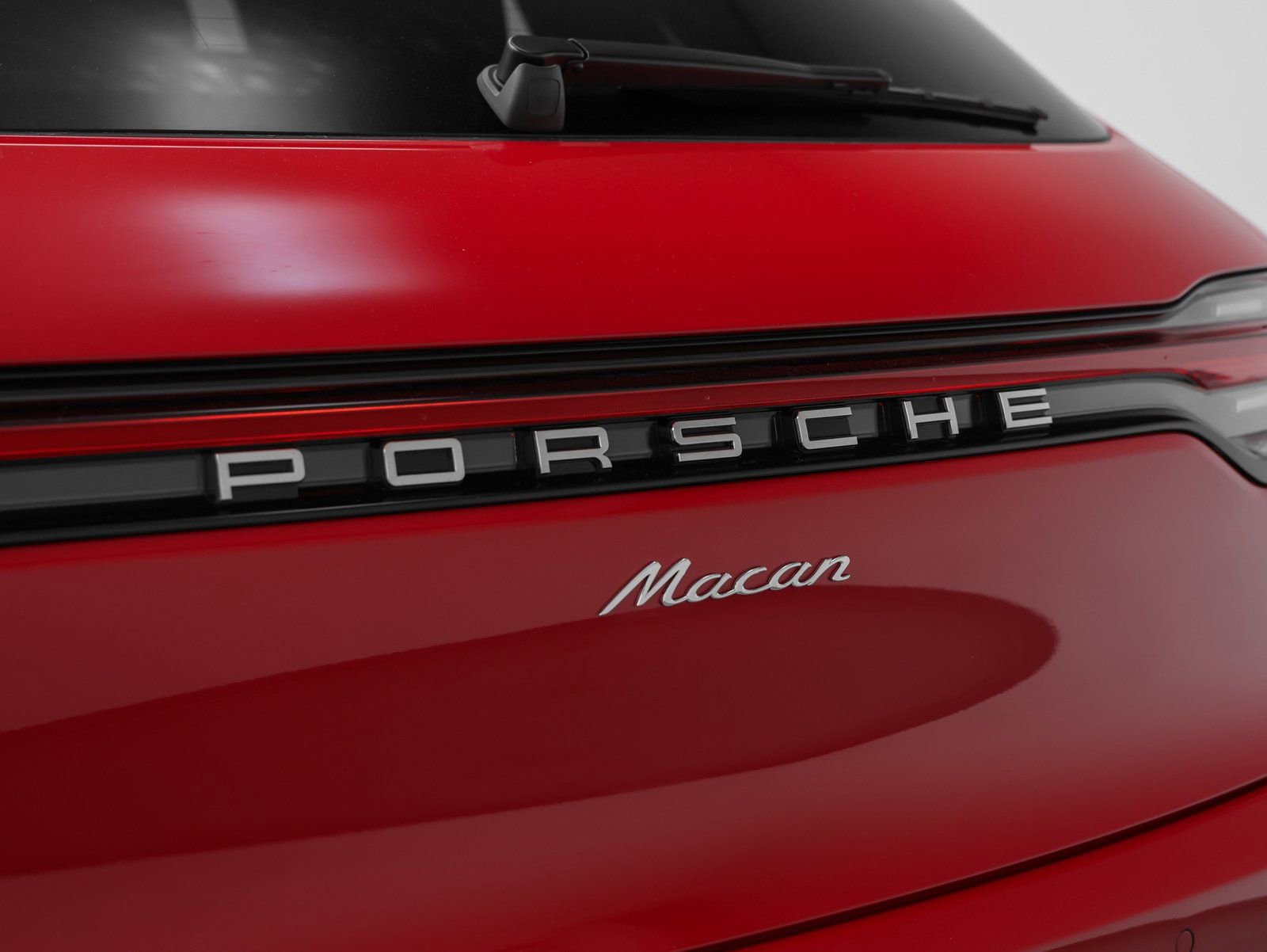 Certified 2025 Porsche Macan image 17
