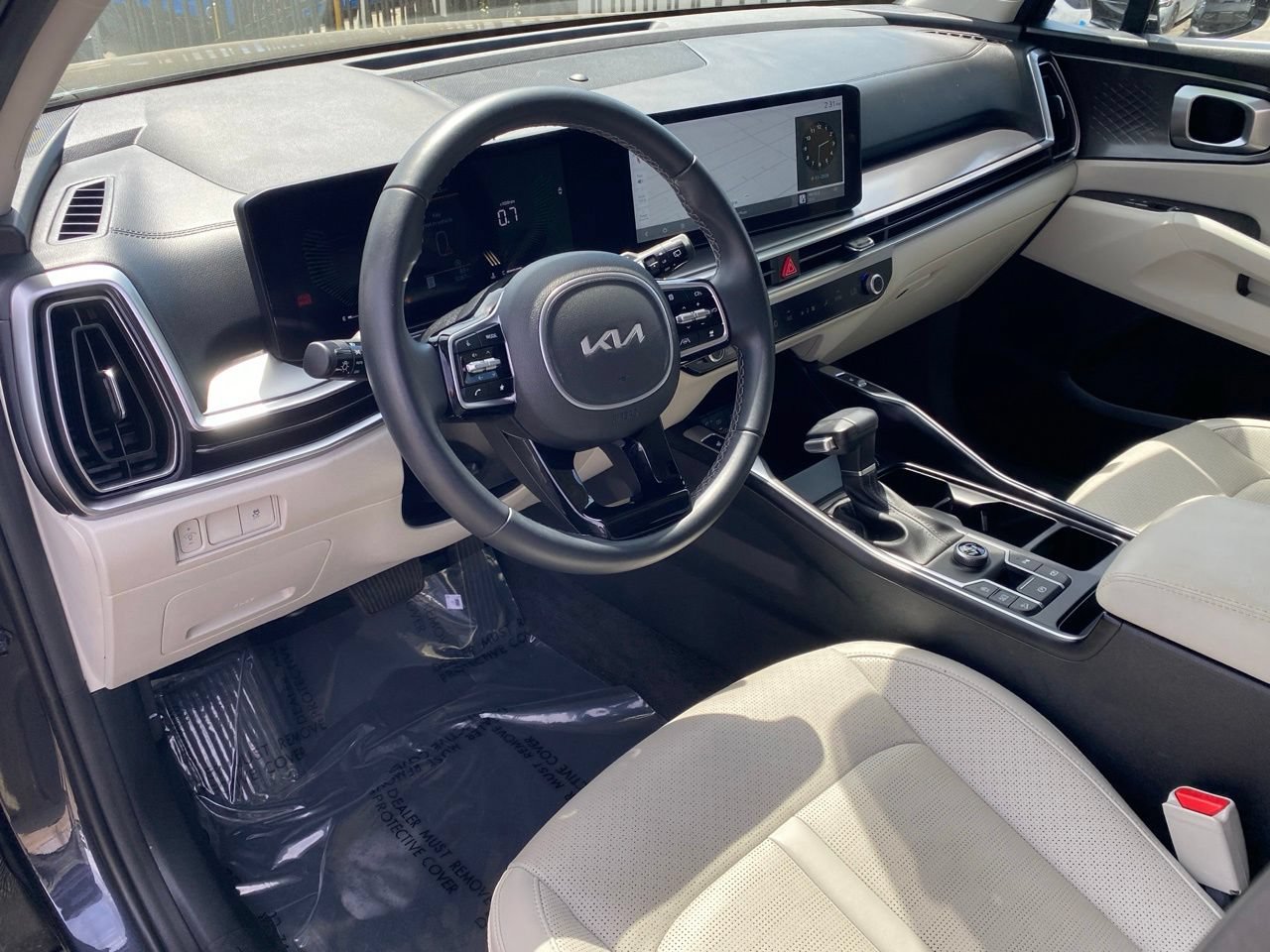 Certified 2025 Kia Sorento S w/ Panoramic Sunroof Package FWD image 12